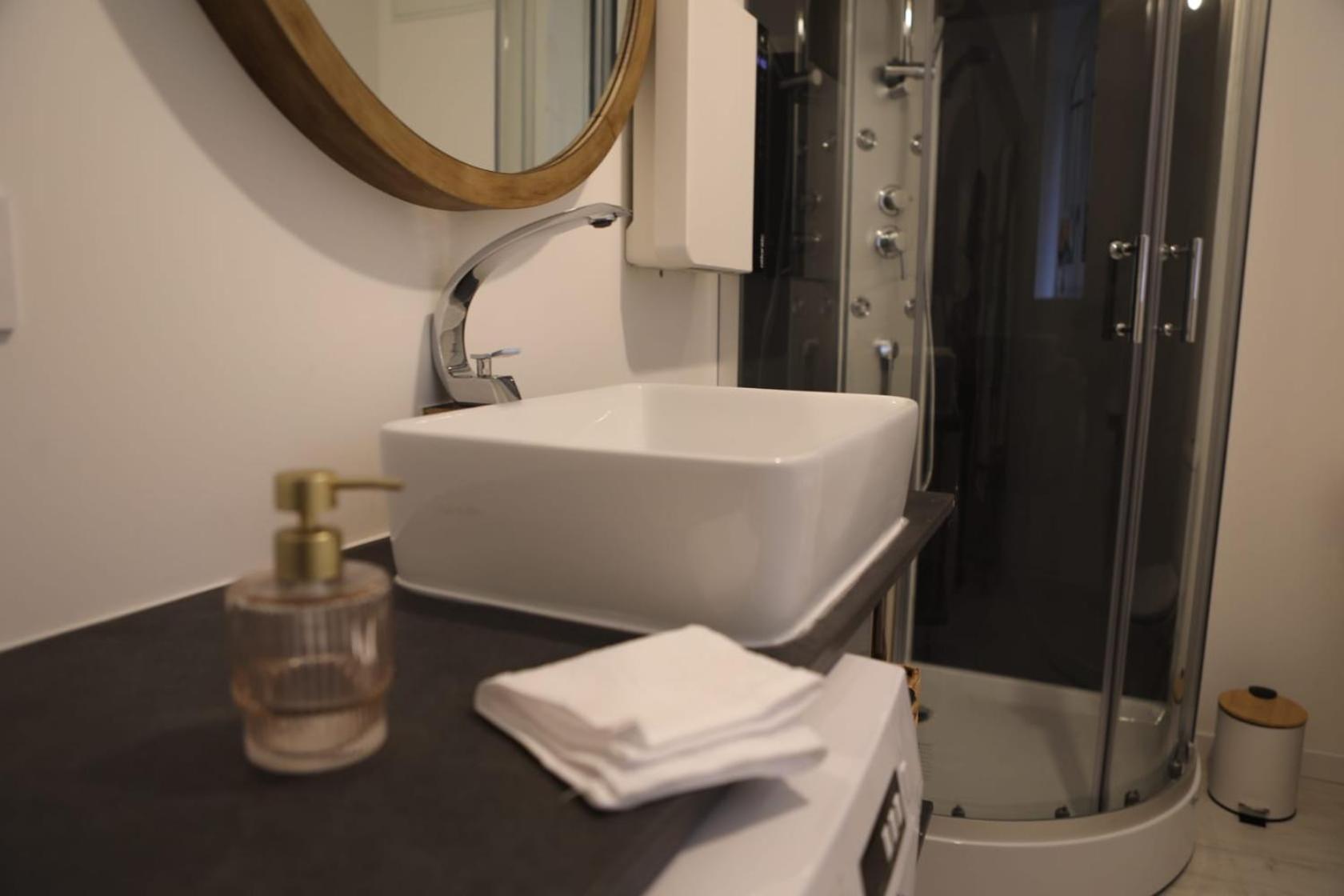 Le Nid 3 Etoiles Wifi, Netflix, Disney, Coeur De Bastide Villefranche-de-Rouergue Exterior foto